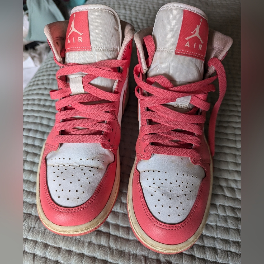 Nike Air Jordan Mid 1 women's
